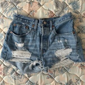 Womens Levi’s 501 Denim Jean Cut-Off Shorts, Size 26
